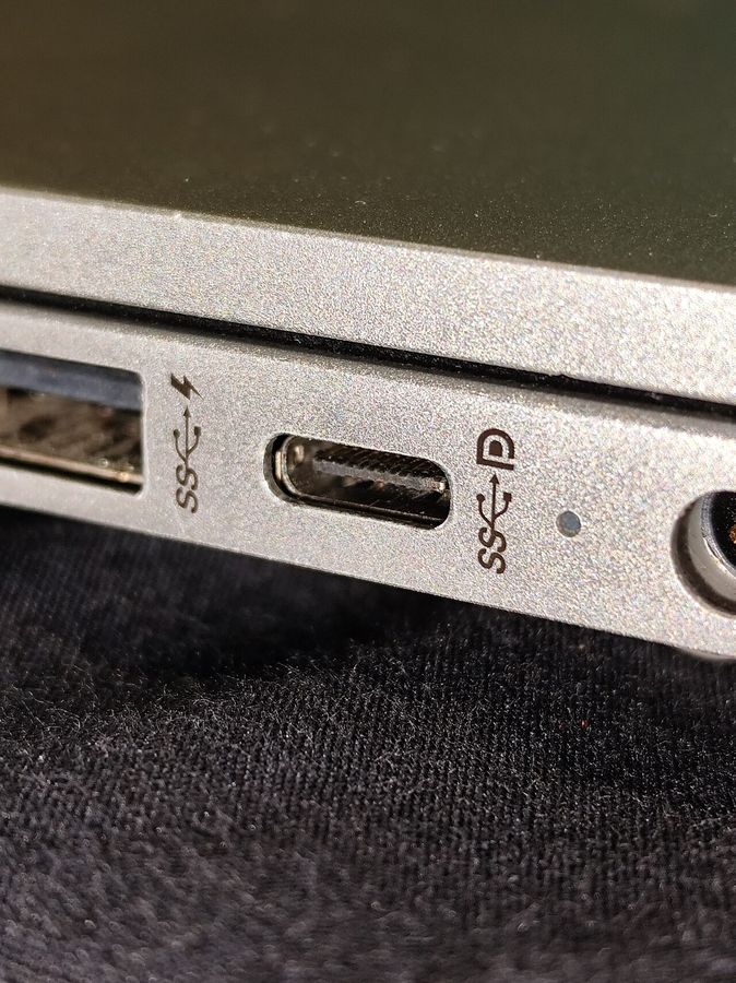Thunderbolt, USB4 and DisplayPort Alt Mode compared